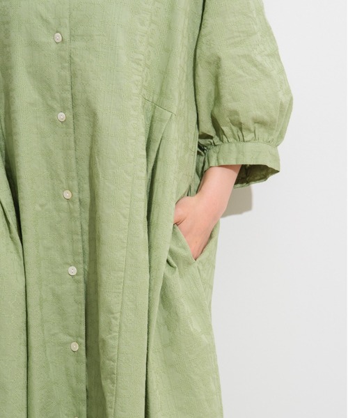 MERLOT(メルロー)の「ジオメトリック刺繍シャツワンピース(シャツワンピース・レディース・ライトブルー/ブラック/ミント・FREE)」の4枚目の写真