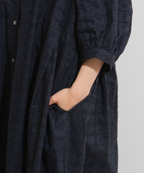 MERLOT(メルロー)の「ジオメトリック刺繍シャツワンピース(シャツワンピース・レディース・ライトブルー/ブラック/ミント・FREE)」の11枚目の写真