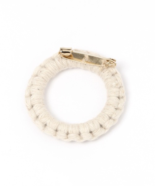 studio CLIP(スタディオクリップ)の「マクラメリングブローチ(ブローチ/コサージュ・レディース・アイボリー・FREE)」の5枚目の写真