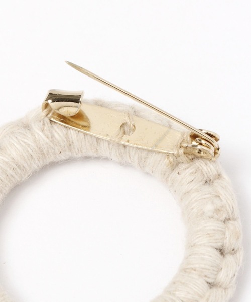 studio CLIP(スタディオクリップ)の「マクラメリングブローチ(ブローチ/コサージュ・レディース・アイボリー・FREE)」の6枚目の写真