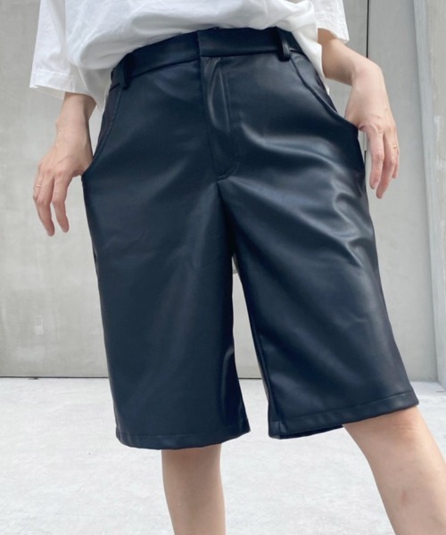 Candy Stripper(キャンディストリッパー)の「FAKE LEATHER HALF パンツ(その他パンツ・レディース・グリーン/ブラック・2)」の2枚目の写真