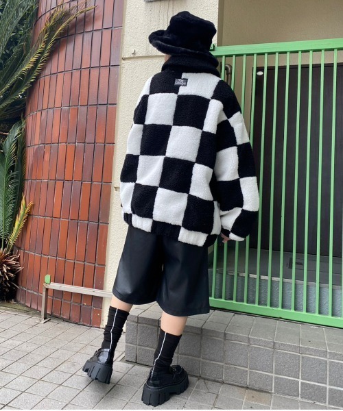 Candy Stripper(キャンディストリッパー)の「FAKE LEATHER HALF パンツ(その他パンツ・レディース・グリーン/ブラック・2)」の5枚目の写真