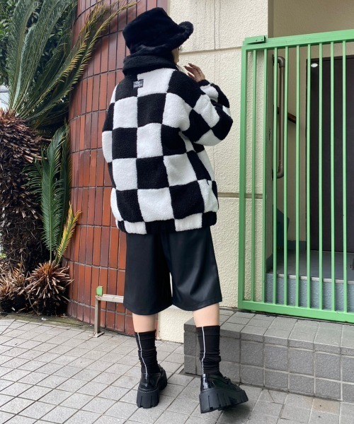 Candy Stripper(キャンディストリッパー)の「FAKE LEATHER HALF パンツ(その他パンツ・レディース・グリーン/ブラック・2)」の6枚目の写真