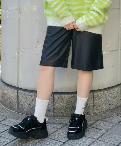 Candy Stripper(キャンディストリッパー)の「FAKE LEATHER HALF パンツ(その他パンツ・レディース・グリーン/ブラック・2)」の15枚目の写真