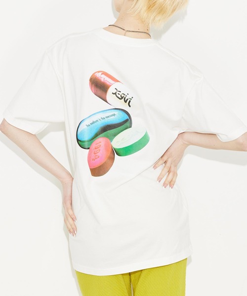 X-girl(エックスガール)の「PILLS S/S TEE/バックプリント Tシャツ(Tシャツ/カットソー・レディース・グリーン/ホワイト/ブラック・XL/S/M/L)」の2枚目の写真