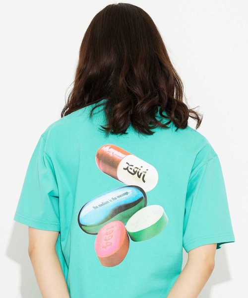 X-girl(エックスガール)の「PILLS S/S TEE/バックプリント Tシャツ(Tシャツ/カットソー・レディース・グリーン/ホワイト/ブラック・XL/S/M/L)」の21枚目の写真