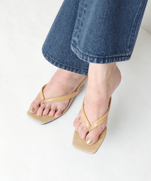 B.C STOCK(ベーセーストック)の「トングヒールサンダル(サンダル・レディース・ベージュ/ブラック/チャコールグレー・MEDIUM/LARGE/SMALL)」の4枚目の写真