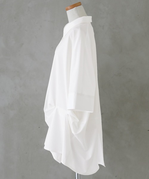 osharewalker（オシャレウォーカー）の「【廃盤】『変形裾タックデザインシャツ』（シャツ/ブラウス・レディース・オフホワイト/ブラック・FREE）」の6枚目の写真