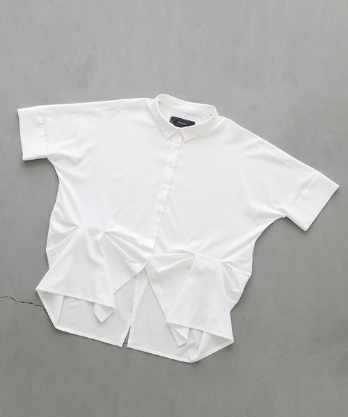 osharewalker（オシャレウォーカー）の「【廃盤】『変形裾タックデザインシャツ』（シャツ/ブラウス・レディース・オフホワイト/ブラック・FREE）」の8枚目の写真