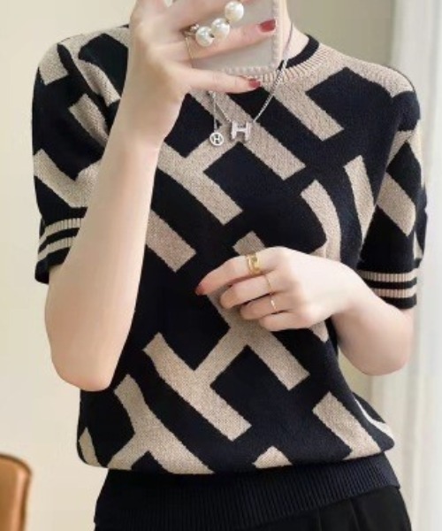 deux amour（ドゥーザムール）の「柄半袖トップス（その他トップス・レディース・ベージュ/ブラウン・MEDIUM）」の2枚目の写真