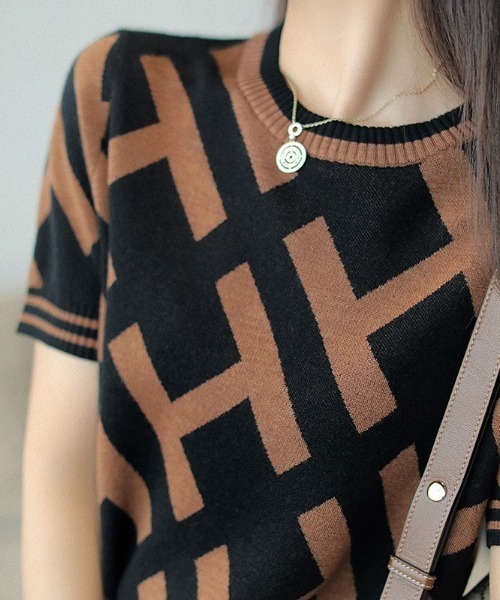 deux amour（ドゥーザムール）の「柄半袖トップス（その他トップス・レディース・ベージュ/ブラウン・MEDIUM）」の3枚目の写真