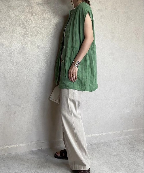 ECRIRE(エクリール)の「【miho.a.nicoコラボ】ウエストドロストリネンライクベスト(ベスト・レディース・ライトグレー/ブラック/インディゴブルー/グリーン・M/L)」の13枚目の写真