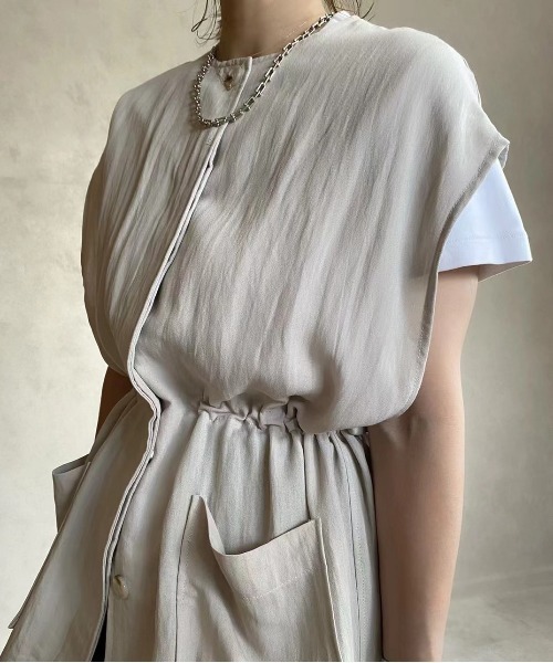 ECRIRE(エクリール)の「【miho.a.nicoコラボ】ウエストドロストリネンライクベスト(ベスト・レディース・ライトグレー/ブラック/インディゴブルー/グリーン・M/L)」の12枚目の写真