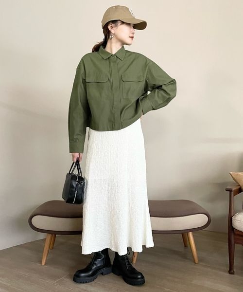 LOWRYS FARM（ローリーズファーム）の「ミリタリークロップドシャツ　123089（シャツ/ブラウス・レディース・カーキ/ブラック・FREE）」の4枚目の写真