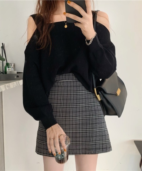 yuue' ( wear )(ユーイ)の「スクエアネック 肩あき ロングスリーブニット(ニット/セーター・レディース・ベージュ/カーキ/ブラック・FREE)」の2枚目の写真