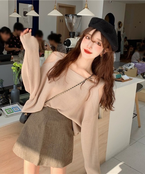 yuue' ( wear )(ユーイ)の「スクエアネック 肩あき ロングスリーブニット(ニット/セーター・レディース・ベージュ/カーキ/ブラック・FREE)」の4枚目の写真