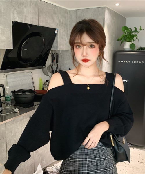 yuue' ( wear )(ユーイ)の「スクエアネック 肩あき ロングスリーブニット(ニット/セーター・レディース・ベージュ/カーキ/ブラック・FREE)」の11枚目の写真