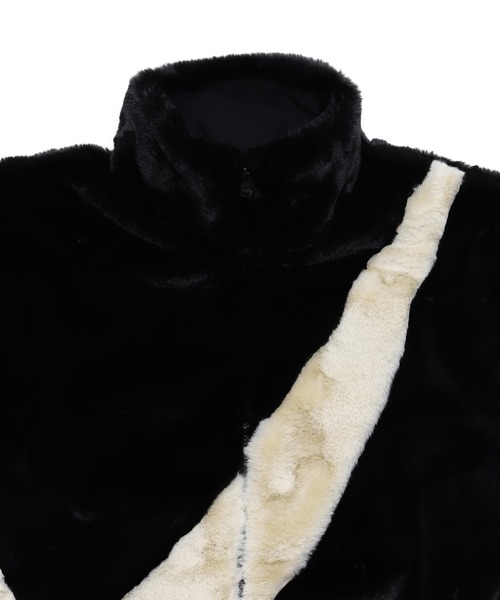 NIKE（ナイキ）の「NIKE WMNS NSW SWOOSH FAUX FUR JACKET DO3792-010（その他アウター・レディース・ブラック・LARGE/MEDIUM）」の3枚目の写真