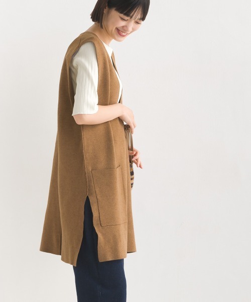 OMNES（オムネス）の「アクリルナイロンウールVネックロングニットベスト（ベスト・レディース・ブラック/グレー/ブラウン/ベージュ・FREE）」の6枚目の写真