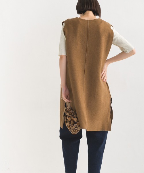 OMNES（オムネス）の「アクリルナイロンウールVネックロングニットベスト（ベスト・レディース・ブラック/グレー/ブラウン/ベージュ・FREE）」の7枚目の写真