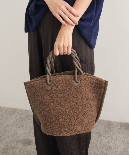 URBAN RESEARCH DOORS（アーバンリサーチドアーズ）の「パイピングボアバッグ（ハンドバッグ・レディース・ホワイト系その他/モカ・ONE）」の3枚目の写真