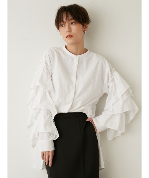 emmi（エミ）の「【emmi atelier】フリルスリーブブラウス（シャツ