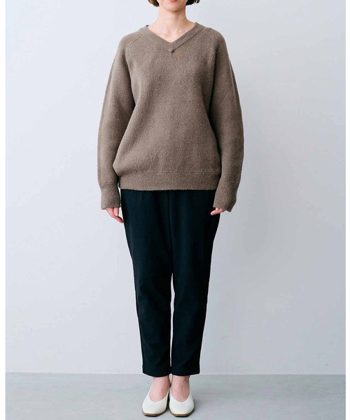 IEDIT(イディット)の「IEDIT 内側コットン表アルパカ混素材がうれしい ダブルフェイスが心地よさの秘密 すっきり見えVネックニット(ニット/セーター・レディース・パープル/モカ/グレー・XX-LARGE/LARGE/MEDIUM/X-LARGE/SMALL)」の9枚目の写真