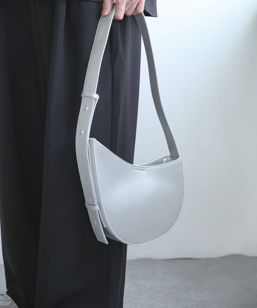 SENSE OF PLACE by URBAN RESEARCH（センスオブプレイスバイアーバンリサーチ）の「アシンメトリーショルダーバッグ（ショルダーバッグ・メンズ・ブラック/シルバー/グリーン・ONE）」の3枚目の写真