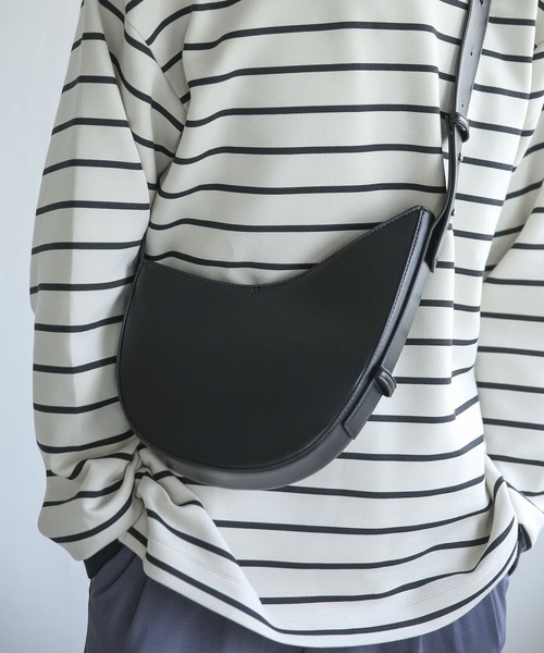 SENSE OF PLACE by URBAN RESEARCH（センスオブプレイスバイアーバンリサーチ）の「アシンメトリーショルダーバッグ（ショルダーバッグ・メンズ・ブラック/シルバー/グリーン・ONE）」の5枚目の写真