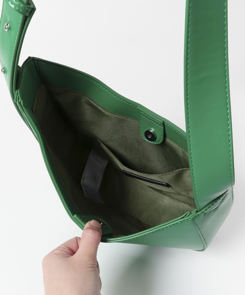 SENSE OF PLACE by URBAN RESEARCH（センスオブプレイスバイアーバンリサーチ）の「アシンメトリーショルダーバッグ（ショルダーバッグ・メンズ・ブラック/シルバー/グリーン・ONE）」の17枚目の写真