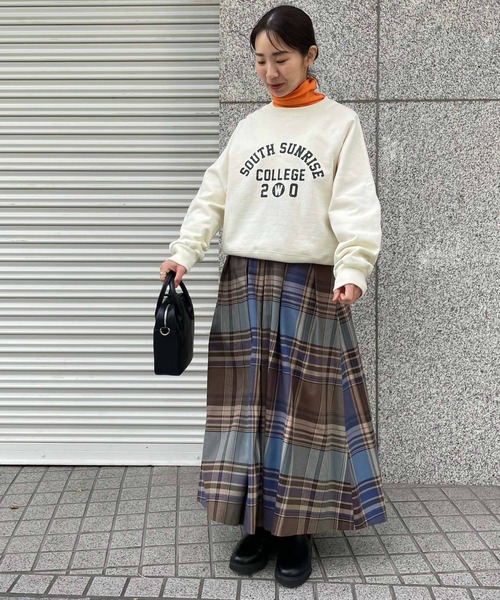 URBAN RESEARCH DOORS（アーバンリサーチドアーズ）の「プリントスウェット（スウェット・レディース・グレー系その他/アイボリー・MEDIUM）」の3枚目の写真