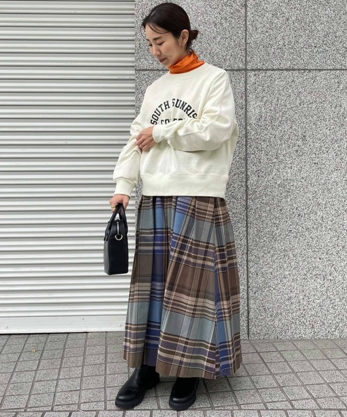 URBAN RESEARCH DOORS（アーバンリサーチドアーズ）の「プリントスウェット（スウェット・レディース・グレー系その他/アイボリー・MEDIUM）」の4枚目の写真