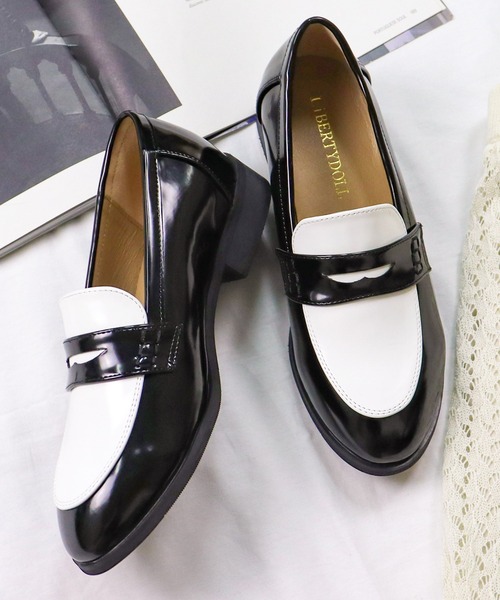 LibertyDoll（リバティードール）の「軽量 マニッシュ ローファー（ローファー・レディース・ダークブラウン系3/ブラック×ホワイト/ダークブラウン系1/ブラック系2/ブラック系1/ブラウン系2/レッド系1/シルバー系1/シルバー系3/ブラック系4/ブラック系7/ダークブラウン系2/ベージュ系1/ブラウン系4/ブラウン系3/イエロー系3/その他1/ベージュ系2/グレー系2/ブラック系3/ワイン系1/レッド系2/ブラウン系1/アイボリー系1/ダークブラウン系4/ワイン系2/ダークブラウン系5/ブラック系5/シルバー系2/ブラック系6/ネイビー系1/アイボリー系2/ネイビー系2/イエロー系1/ワイン系3/イエロー系2・LL/SS/S/L/M/3L）」の2枚目の写真