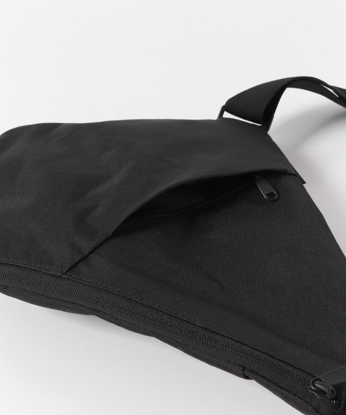 SML（エスエムエル）の「『別注』SML×DOORS　ボディバッグ（ショルダーバッグ・メンズ・ライトグレー/ブラック/ベージュ系その他・-）」の5枚目の写真