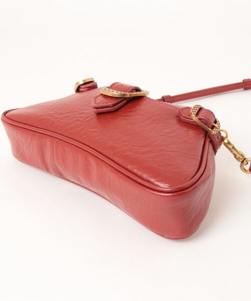 CHARLES & KEITH（チャールズ & キース）の「Eilith エーリス チェーンハンドルバックルバッグ（ショルダーバッグ・レディース・ホワイト/レンガ/ブラック・S）」の5枚目の写真