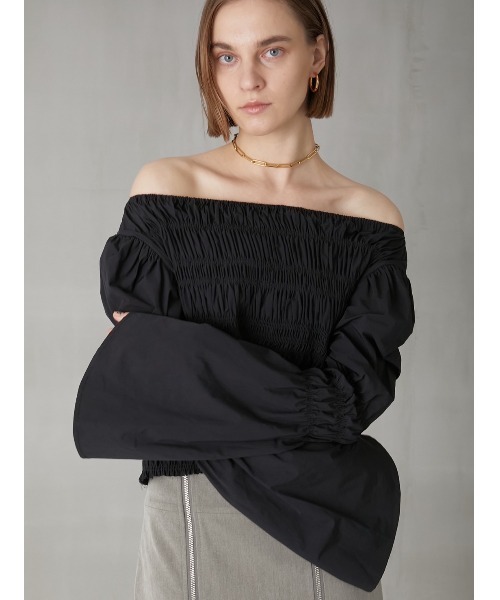 LA PEAU DE GEM（ラポドゥジェム）の「【LA PEAU DE GEM】2wayパフスリーブシャーリングブラウス（シャツ/ブラウス・レディース・ブラック/ホワイト・FREE）」の3枚目の写真