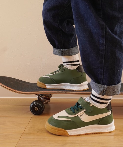 Bambin（ボンバン）の「【 Bambin / ボンバン 】 配色 デザイン キッズ スニーカー（スニーカー・キッズ・ベージュ/ブラック/グリーン・15 /16/17/18）」の6枚目の写真