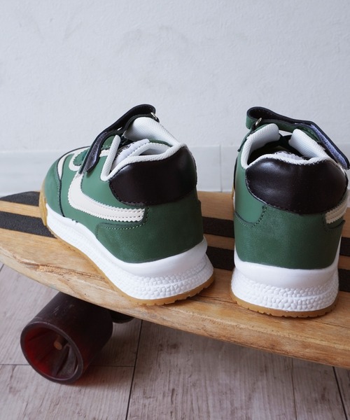 Bambin（ボンバン）の「【 Bambin / ボンバン 】 配色 デザイン キッズ スニーカー（スニーカー・キッズ・ベージュ/ブラック/グリーン・15 /16/17/18）」の13枚目の写真