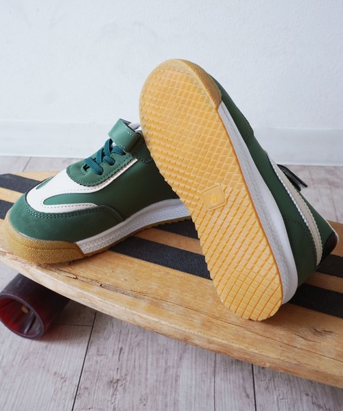 Bambin（ボンバン）の「【 Bambin / ボンバン 】 配色 デザイン キッズ スニーカー（スニーカー・キッズ・ベージュ/ブラック/グリーン・15 /16/17/18）」の14枚目の写真