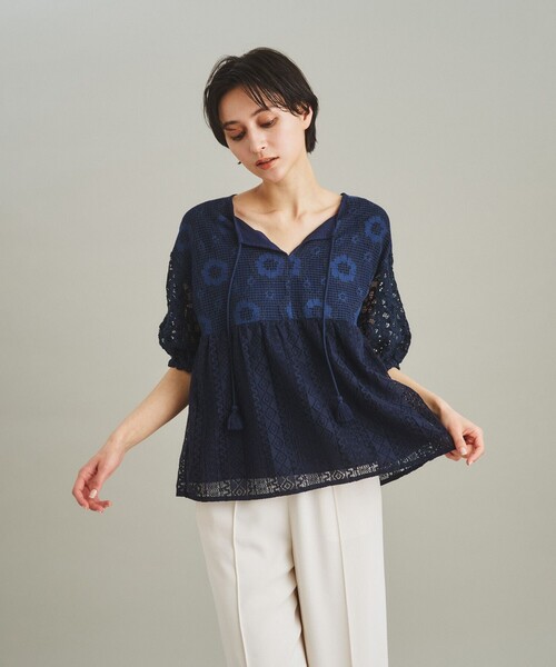 GRACE CONTINENTAL（グレースコンチネンタル）の「レースコンビトップ（シャツ/ブラウス・レディース・ネイビー/ホワイト・36）」の3枚目の写真