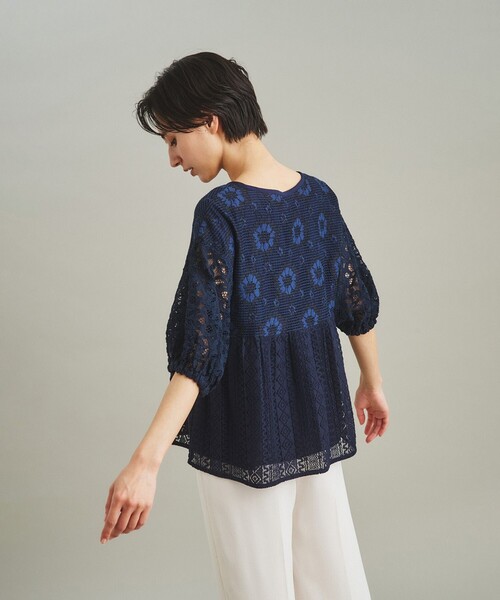 GRACE CONTINENTAL（グレースコンチネンタル）の「レースコンビトップ（シャツ/ブラウス・レディース・ネイビー/ホワイト・36）」の5枚目の写真