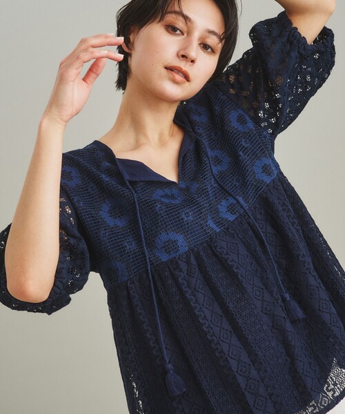 GRACE CONTINENTAL（グレースコンチネンタル）の「レースコンビトップ（シャツ/ブラウス・レディース・ネイビー/ホワイト・36）」の11枚目の写真