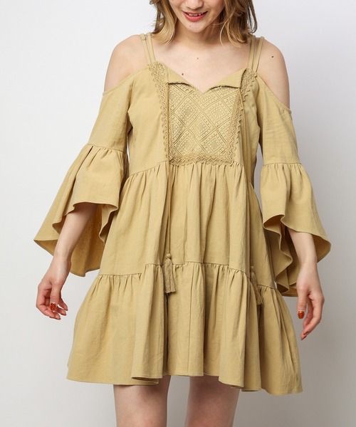 SPIRALGIRL（スパイラルガール）の「オフショルティアードワンピース（ワンピース・レディース・ベージュ/ホワイト・FREE）」の12枚目の写真