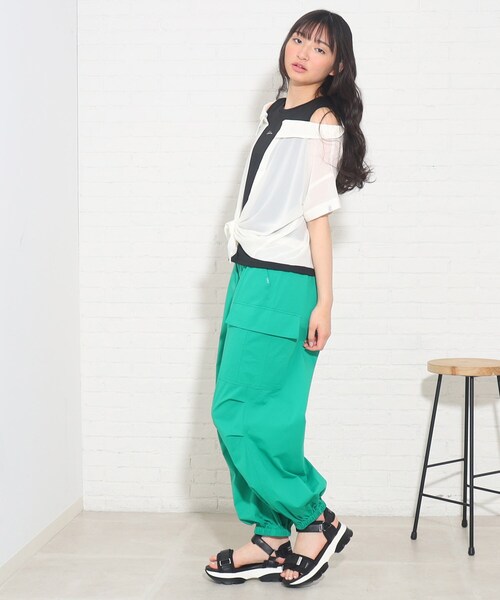 PINK-latte(ピンクラテ)の「◆【2WAY/130cm】着回しバツグン!シアーシャツレイヤードトップス(シャツ/ブラウス・キッズ・アイボリー/ベビーピンク/ライトグリーン/ブルー系6/ブルー系2/アイボリー系1/サックスブルー系1・15 /14/16/13)」の19枚目の写真