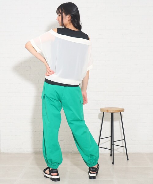 PINK-latte(ピンクラテ)の「◆【2WAY/130cm】着回しバツグン!シアーシャツレイヤードトップス(シャツ/ブラウス・キッズ・アイボリー/ベビーピンク/ライトグリーン/ブルー系6/ブルー系2/アイボリー系1/サックスブルー系1・15 /14/16/13)」の20枚目の写真