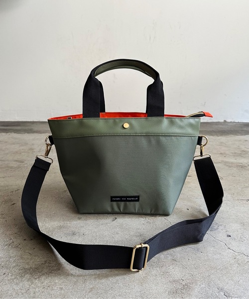 SPRUCE(スプルース)の「EM:Favori インカラー 2WAY トート 舟型 ショルダー トートバッグ 軽量(トートバッグ・レディース・ネイビー/ターコイズブルー/ベージュ/カーキ/オレンジ/ブラック・FREE)」の19枚目の写真