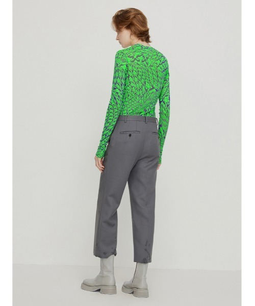 JNBY（ジェーエヌビーワイ）の「Eye-catching Slim-fit T-shirt（Tシャツ/カットソー・レディース・イエロー系その他3/グリーン系その他5/ブラック系その他・36/38/40）」の4枚目の写真