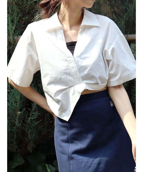 EVRIS（エヴリス）の「デザインウエストクロップドシャツ（シャツ/ブラウス・レディース・ブラック/イエロー/ホワイト・FREE）」の2枚目の写真