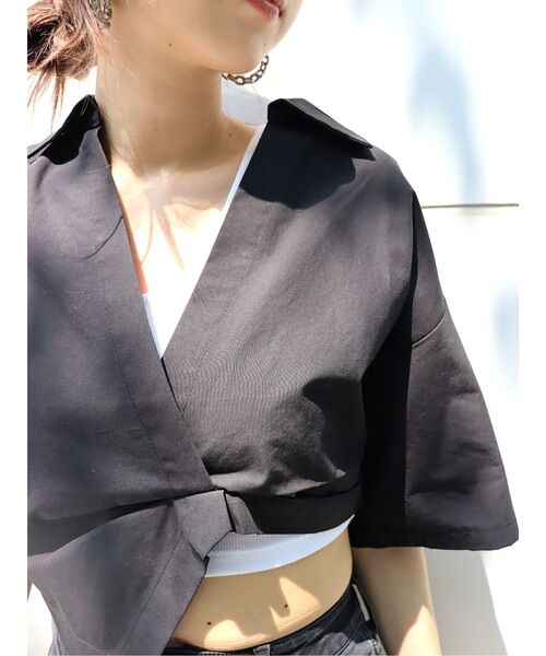 EVRIS（エヴリス）の「デザインウエストクロップドシャツ（シャツ/ブラウス・レディース・ブラック/イエロー/ホワイト・FREE）」の5枚目の写真