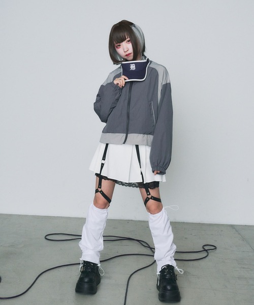 WEGO（ウィゴー）の「WEGO/【一部店限定】ドローストリングショートウィンドブレーカー（マウンテンパーカー・レディース・グレー・FREE）」の2枚目の写真